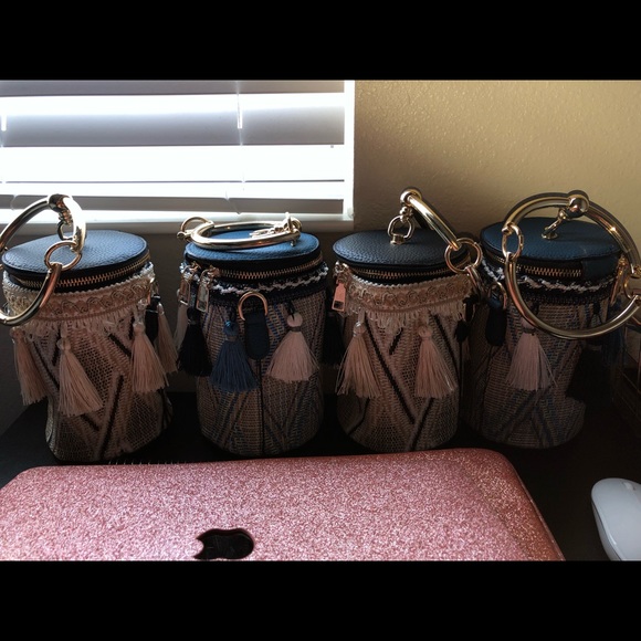 Need gone🥳 Beige tassel hanging purse❤️. - Picture 3 of 3